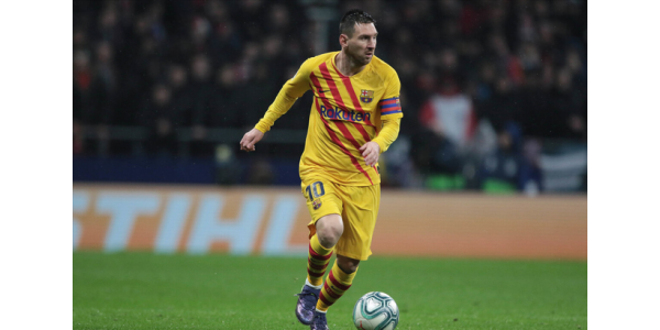 Lionel Messi ficou em primeiro com a bola na grande área