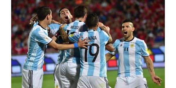 Pequena vitória da Argentina por 1 a 0 avança para os 8 primeiros