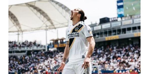 Comeback de Zlatan Ibrahimovic e 4-3 derby vencem