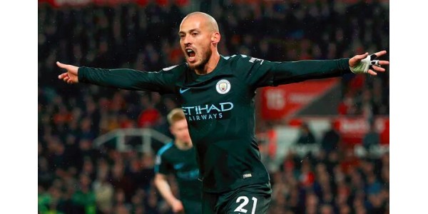 Stoke City 0 Manchester City 2: David Silva deslumbra para colocar o título ao alcance