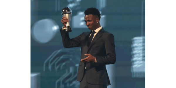 Vinicius é eleito Jogador de Futebol Mundial do Ano FIFA 2024