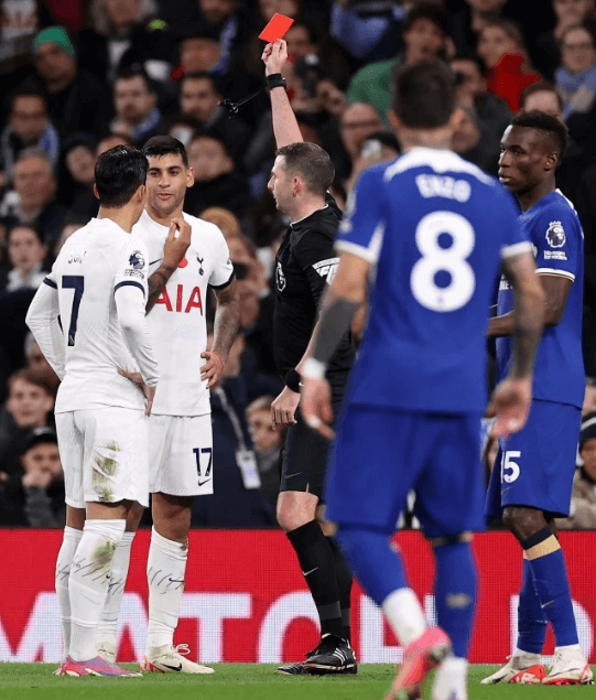 Tottenham sofreu a primeira derrota da temporada por 1-4