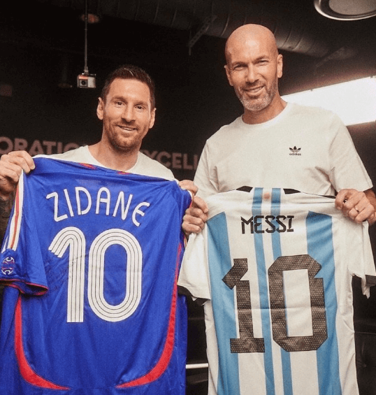 Uma conversa entre dois dos maiores números 10 do futebol