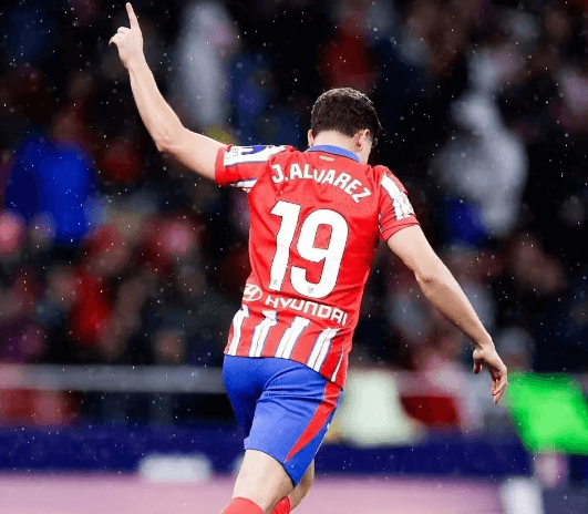 Álvarez marcou por duas vezes e o Atlético de Madrid venceu o Valladolid por 4-2 em casa