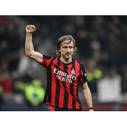 Modric, de 40 anos, despede-se do Milan e pondera a retirada após o Mundial